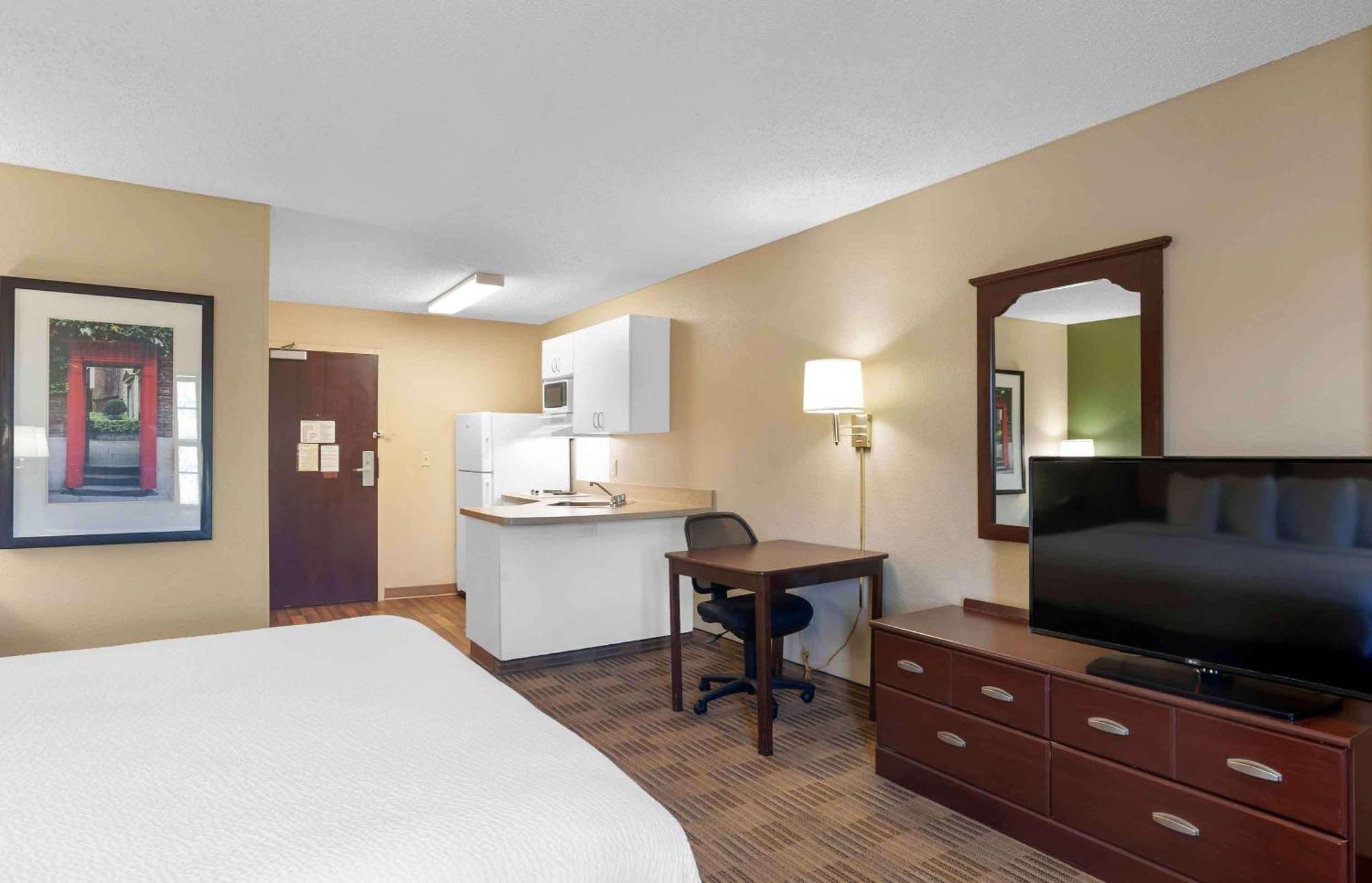 Extended America - Madison - Junction Court 2*
