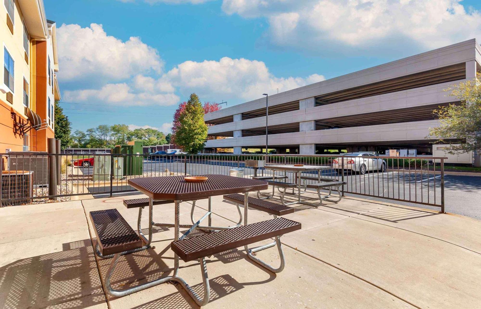 Extended America - Madison - Junction Court 2*